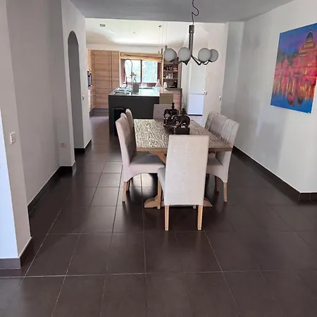 Casa Farah Golden Mile Coral Behind Aldi Marbella