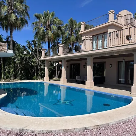 Villa Casa Farah Golden Mile Coral Behind Aldi
