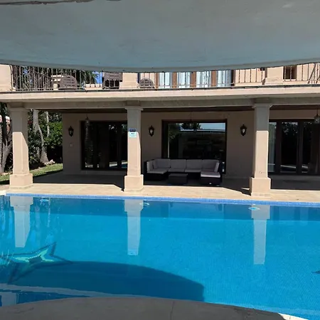 Casa Farah Golden Mile Coral Behind Aldi Villa