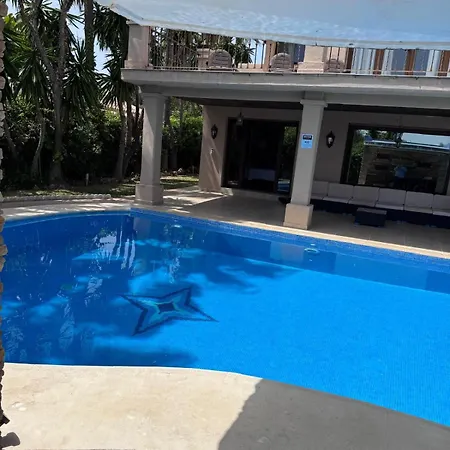 Casa Farah Golden Mile Coral Behind Aldi Marbella