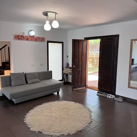 Casa Farah Golden Mile Coral Behind Aldi Marbella