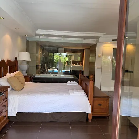 Villa Casa Farah Golden Mile Coral Behind Aldi Marbella