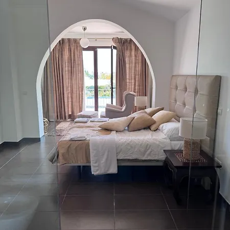 Casa Farah Golden Mile Coral Behind Aldi Marbella