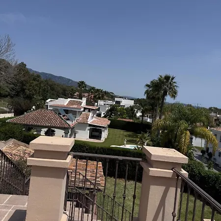 Casa Farah Golden Mile Coral Behind Aldi * Marbella