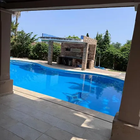 Villa Casa Farah Golden Mile Coral Behind Aldi