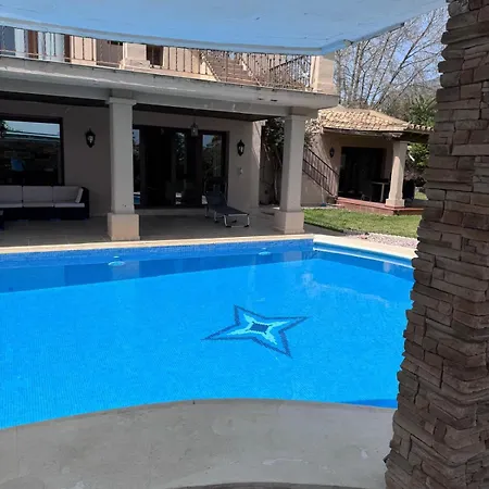 Villa Casa Farah Golden Mile Coral Behind Aldi *