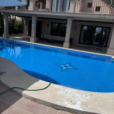 Casa Farah Golden Mile Coral Behind Aldi Marbella