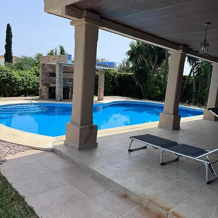 Casa Farah Golden Mile Coral Behind Aldi * Marbella
