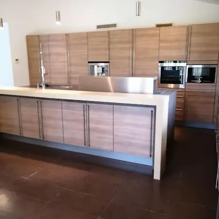Villa Casa Farah Golden Mile Coral Behind Aldi Marbella